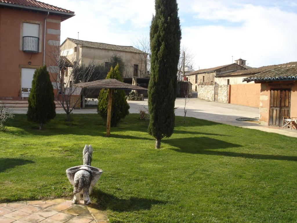 Posada Tresmentiras Aldeanueva del Camino Exteriér fotografie
