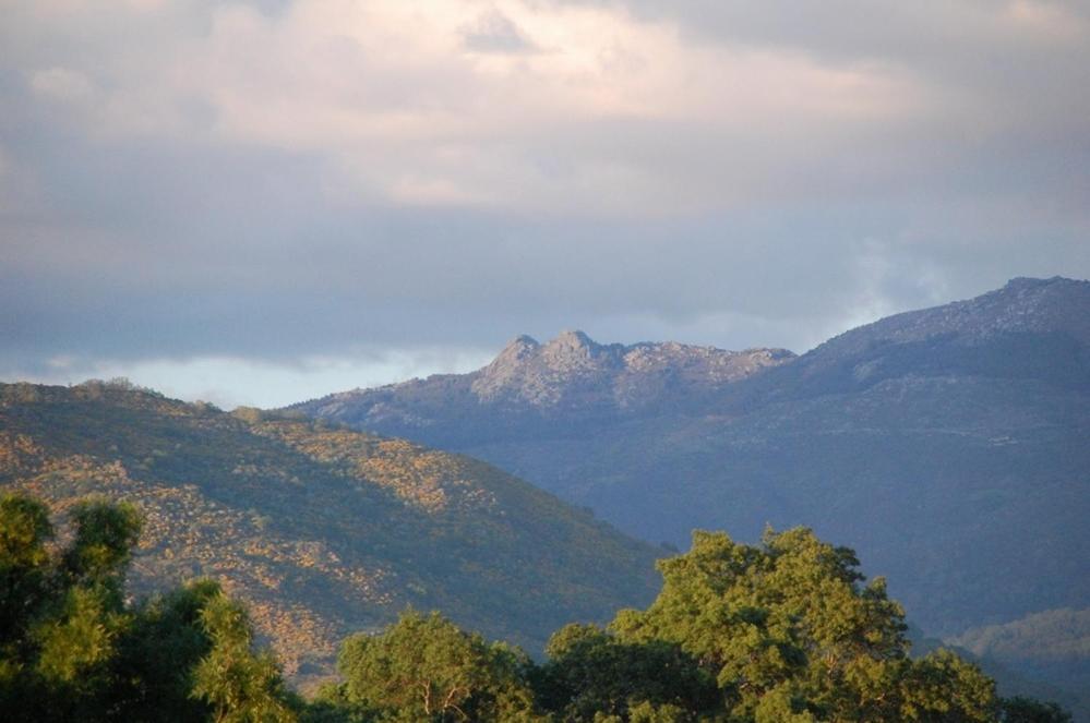Posada Tresmentiras Aldeanueva del Camino Exteriér fotografie